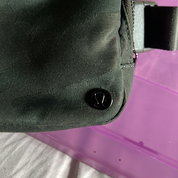 Lululemon - Picture 7 of 8